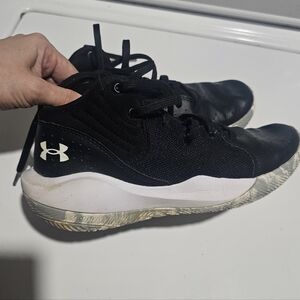 Under Armour Kids Black and White Sneakers size 4.5